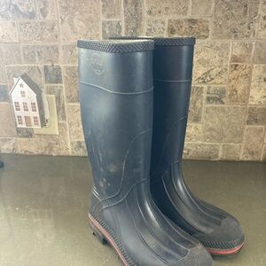 Women’s muck boots